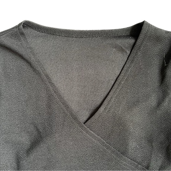 SHEIN BLACK V NECK CROPPED LONG SLEEVE TOP WITH BELL SLEEVES SIZE SMALL - Picture 4 of 8